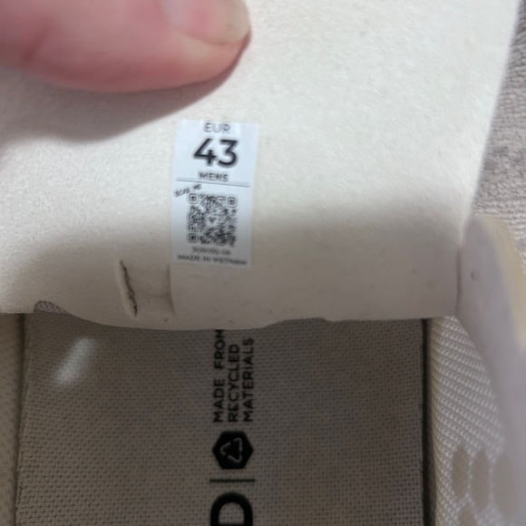 Vivo Barefoot Men's White and Cream Athletic Trainers - Picture 7 of 7